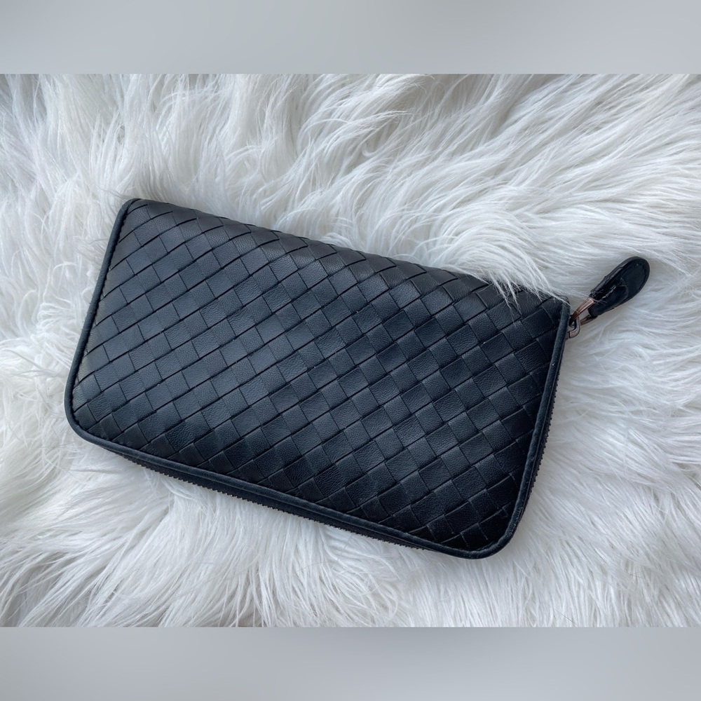 Bottega Veneta Black Leather Zip
Around Wallet